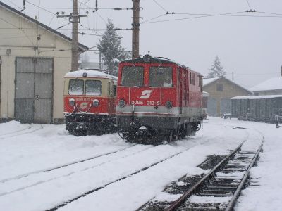 1099 010 und 2095 013 in St. P�lten Alpenbahnhof