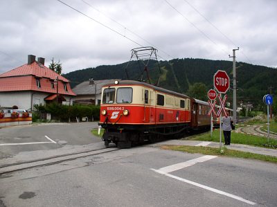 1099 004 bei der Ausfahrt aus Mariazell