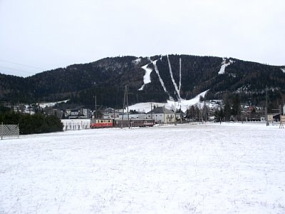 1099 011 bei der Ausfahrt aus Mariazell