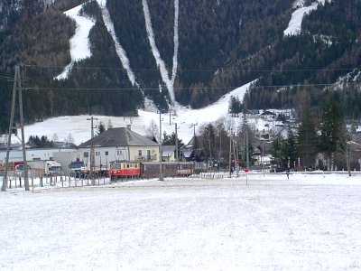 1099 011 bei der Ausfahrt aus Mariazell