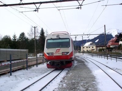 4090 bei der Ausfahrt aus Mariazell