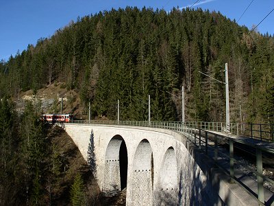 5090 004 beim Saugrabeviadukt