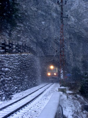 1099 002 bei der Ausfahrt aus dem Reithmauertunnel