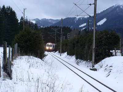 4090 bei der Einfahrt in Mariazell