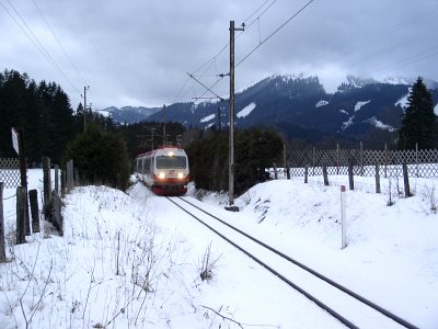4090 bei der Einfahrt in Mariazell