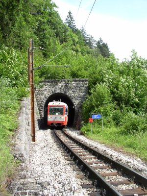 5090 015 bei der Ausfahrt aus dem Kerlsteintunnel