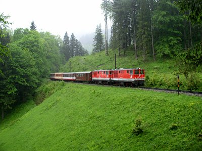 Doppeltraktion 2095 vor dem Stettenriegel-tunnel bei Winterbach