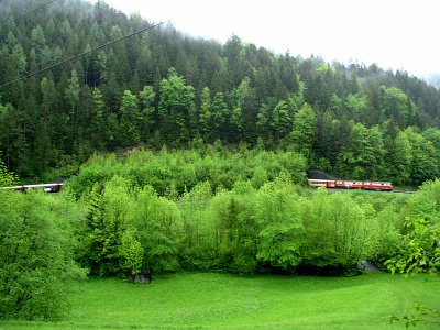 2 1099er mit 14 Wagen Zug im Kerlsteintunnel in der Talkehre