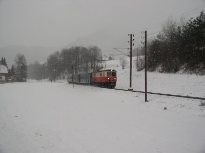 Triebwagen 4090 auf der Steinklammbr�cke 