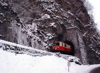 1099 004 bei der Ausfahrt aus dem Natterstunnel