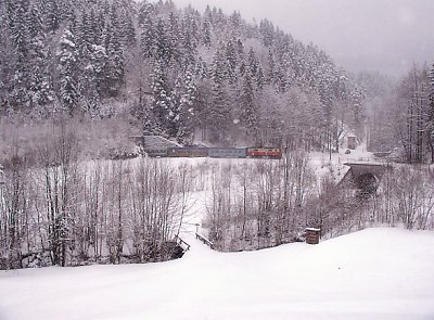 Tohuwabunti mit 1099 001 in der Talkehre bei der Ausfahrt aus dem Kerlsteintunnel 
