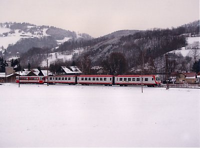 Triebwagen 4090 und 5090 bei der Einfahrt in Kirchberg a/d Pielach