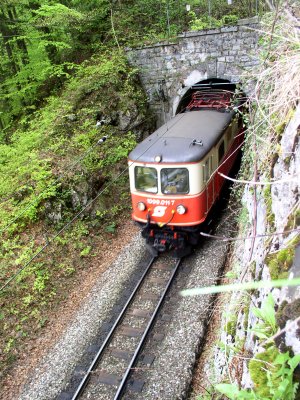 1099 011 bei der Ausfahrt aus dem Stettenriegeltunnel