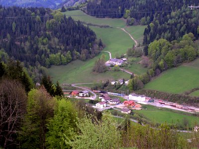 1099 011 bei der Ausfahrt aus Laubenbachm�hle