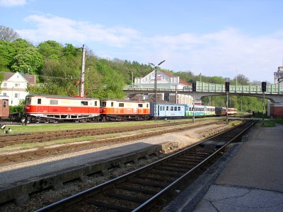 1099 002 und 016 bei der Einfahrt in St. P�lten Alpenbahnhof